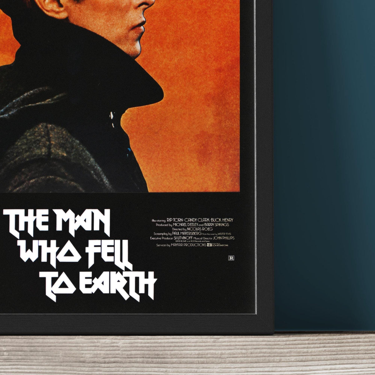 David Bowie - the Man Who Fell To Earth Film Poster - Framed Print